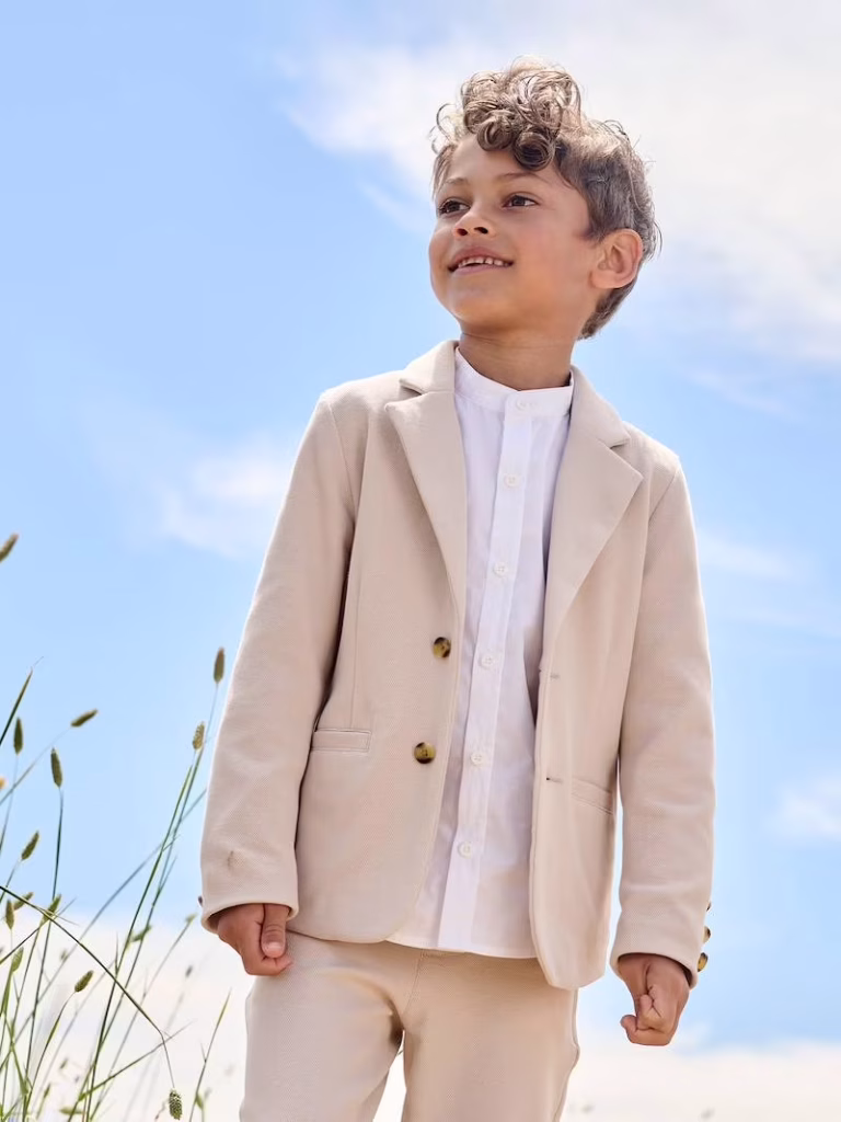 tenue de mariage garçon beige